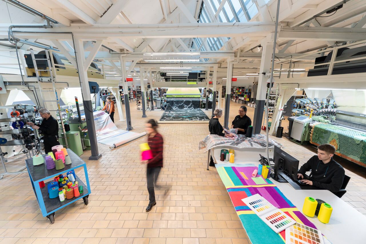 TextielLab, de professionele werkplaats van het TextielMuseum. Foto door Patty van den Elshout